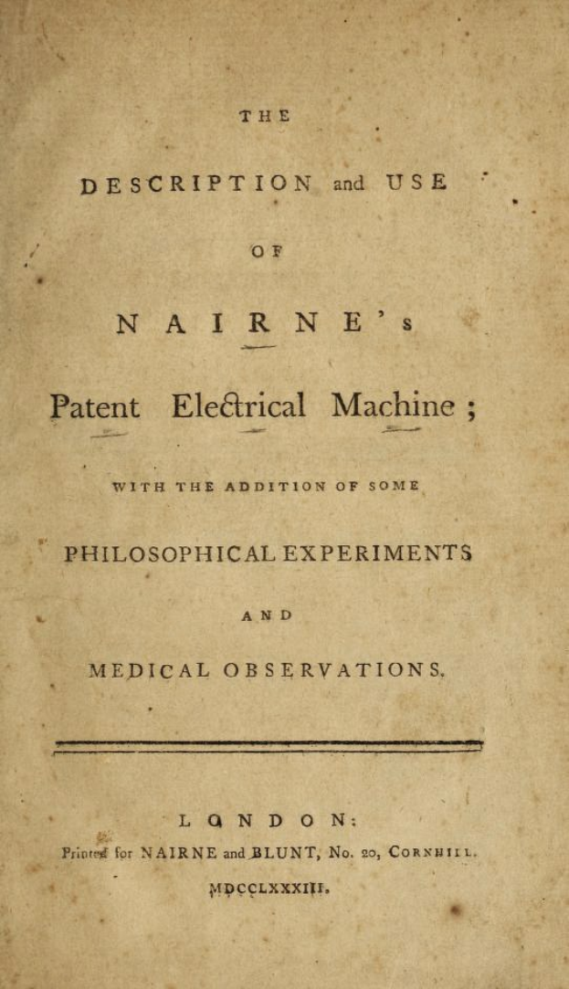 Ein offenes altes Buch mit dem Titel "Die Beschreibung und Verwendung der patentierten elektrischen Maschine von Nairne mit einigen philosophischen Experimenten und medizinischen Beobachtungen"