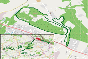 Eine Stadtkarte mit einem roten Kreis, der den vorgeschlagenen Standort markiert, und Text unten für weitere Details.