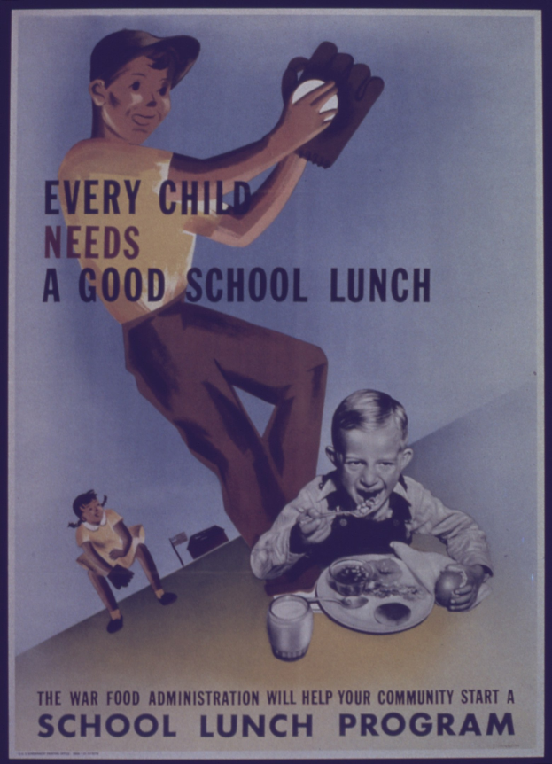 Ein Plakat mit einem Jungen und einem Mädchen, die an einem Tisch mit Essen und Getränken sitzen, mit dem Text "Jedes Kind braucht ein gutes Schulessen".