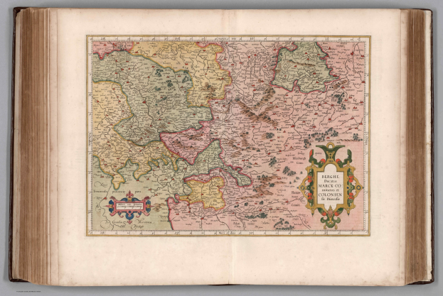 Ein aufgeschlagenes Buch mit einer detaillierten Deutschlandkarte und begleitendem Text.