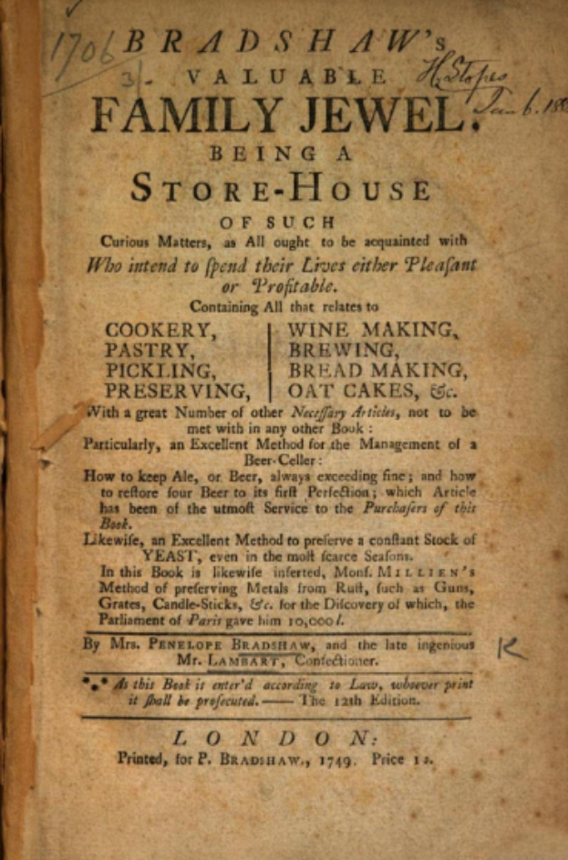 Ein altes Buch mit dem Titel "Family Jewel Being a Store-House" ist geöffnet und zeigt eine Seite mit geschwungener Schrift, die von einem dekorativen Rahmen umgeben ist.