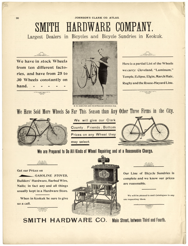 Eine Person hält ein Fahrrad mit einem Rad im Vordergrund in einer Werbung für Smith Hardware Co., mit Text, der die Produkte und Dienstleistungen des Unternehmens beschreibt.