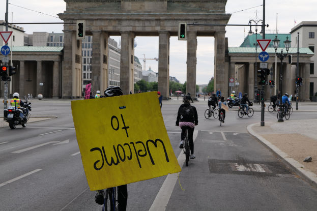 POL-D: #Life - Verkehrsregelungen in der Stadt Düsseldorf - Zusammenfassung eines Kontrolltages - Rollendes Risiko aus dem Verkehr gezogen