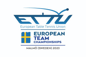 Das Logo der Europäischen Tischtennis-Union (ETTU) zeigt einen blauen Kreis mit einem weißen Tennisracket in der Mitte, umgeben von einem weißen und blauen Rand, mit dem Text "Europäische Mannschaftsmeisterschaften" darunter in fetter, schwarzer Schrift.