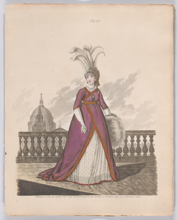 Frau in einem violetten und weißen Kleid mit Federschmuck, die an einem Geländer steht, mit einem Gebäude und Wolken im Hintergrund, beschriftet mit 'Fashion of New York, New York Street, 1790'.