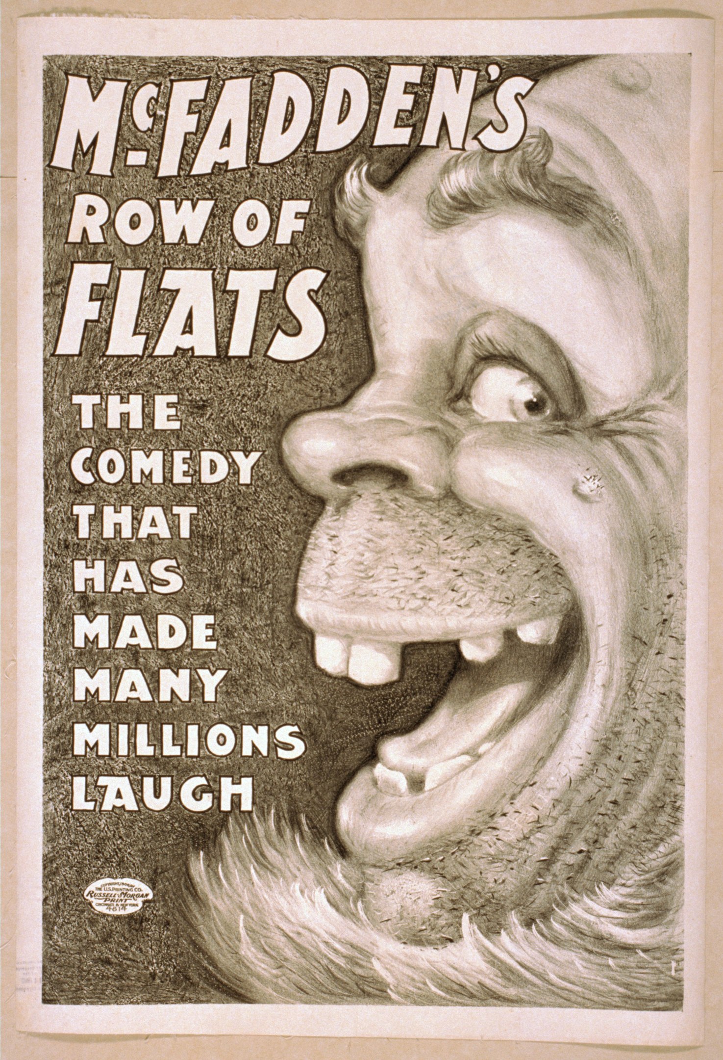 Plakat einer lachenden Person mit wilden Haaren, weit aufgerissenen Augen und einem breiten Grinsen, eingerahmt von einem hellgelben Hintergrund, mit der Aufschrift "McFadden's Row of Flats: The Comedy That Has Made Many Millions Laugh."