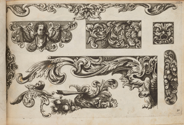 Ein aufgeschlagenes Buch mit einer Seite voller detaillierter, farbenfroher Entwürfe, die Schwünge, Verzierungen und verschiedene Formen zeigen.