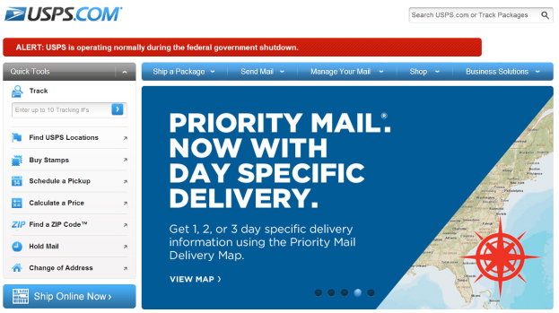 Screenshot der USPS Priority Mail-Seite mit dem Text "Priority Mail Now with Day Specific Delivery" und einer Karte, die den Standort des Dienstes zeigt.