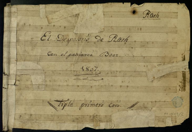 Ein altes, etwas zerknittertes Blatt Papier mit Musiknoten und Text, wahrscheinlich ein Dokument des Todes, vor schwarzem Hintergrund.