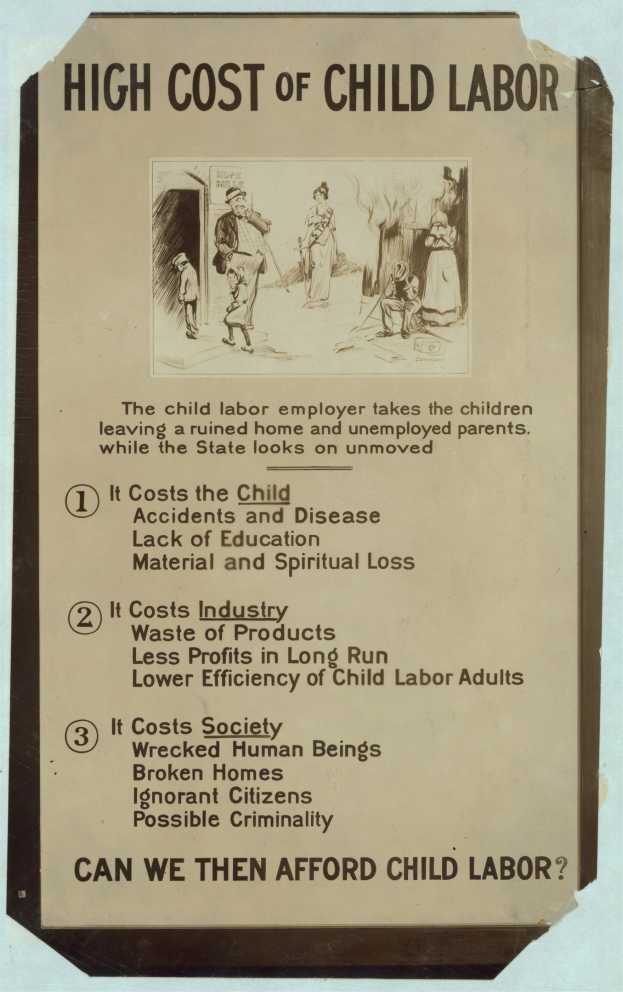 Plakat mit der Aufschrift "Hohe Kosten der Kinderarbeit" auf blauem Hintergrund, weißer Schrift und weißem Rand, mit kreisförmigen Anordnungen von Gesichtern verschiedener Menschen um den Titel.