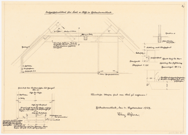 Schwarze und weiße architektonische Zeichnung eines Hauses mit einem geneigten Dach, beschriftet als erster Grundriss, begleitet von detaillierten Strukturplänen und Text.