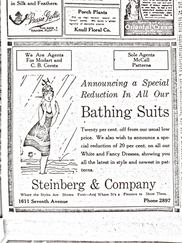 Eine Frau in einem weißen Rollkragenpullover mit langen Ärmeln und einem Dutt, die in der Mitte einer Steinberg & Company-Badeanzugwerbung steht, umgeben von Text.