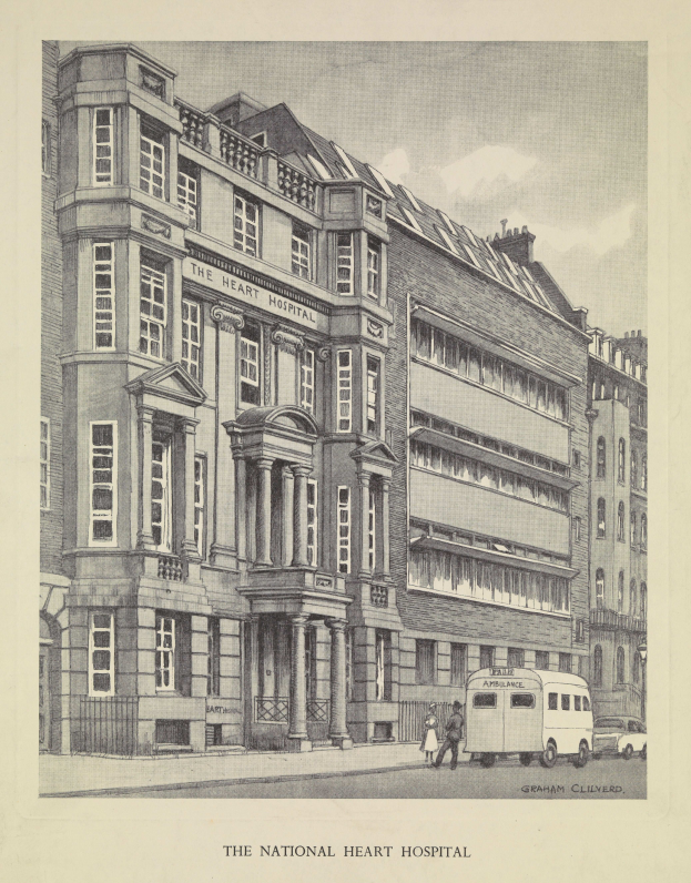 Ein Blatt Papier mit einer Zeichnung des Nationalen Herz-Kreislauf-Krankenhauses in London, das ein Gebäude mit Fenstern, Säulen und einem Namensschild zeigt, mit Fahrzeugen und Menschen auf der Straße und Text am unteren Rand.