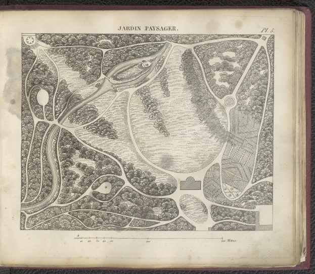 Ein altes Buch mit einer detaillierten Karte eines Parks auf dem Cover, das Bäume, Sträucher und andere Vegetation zeigt, zusammen mit Texten, die Informationen über den Park bereitstellen.